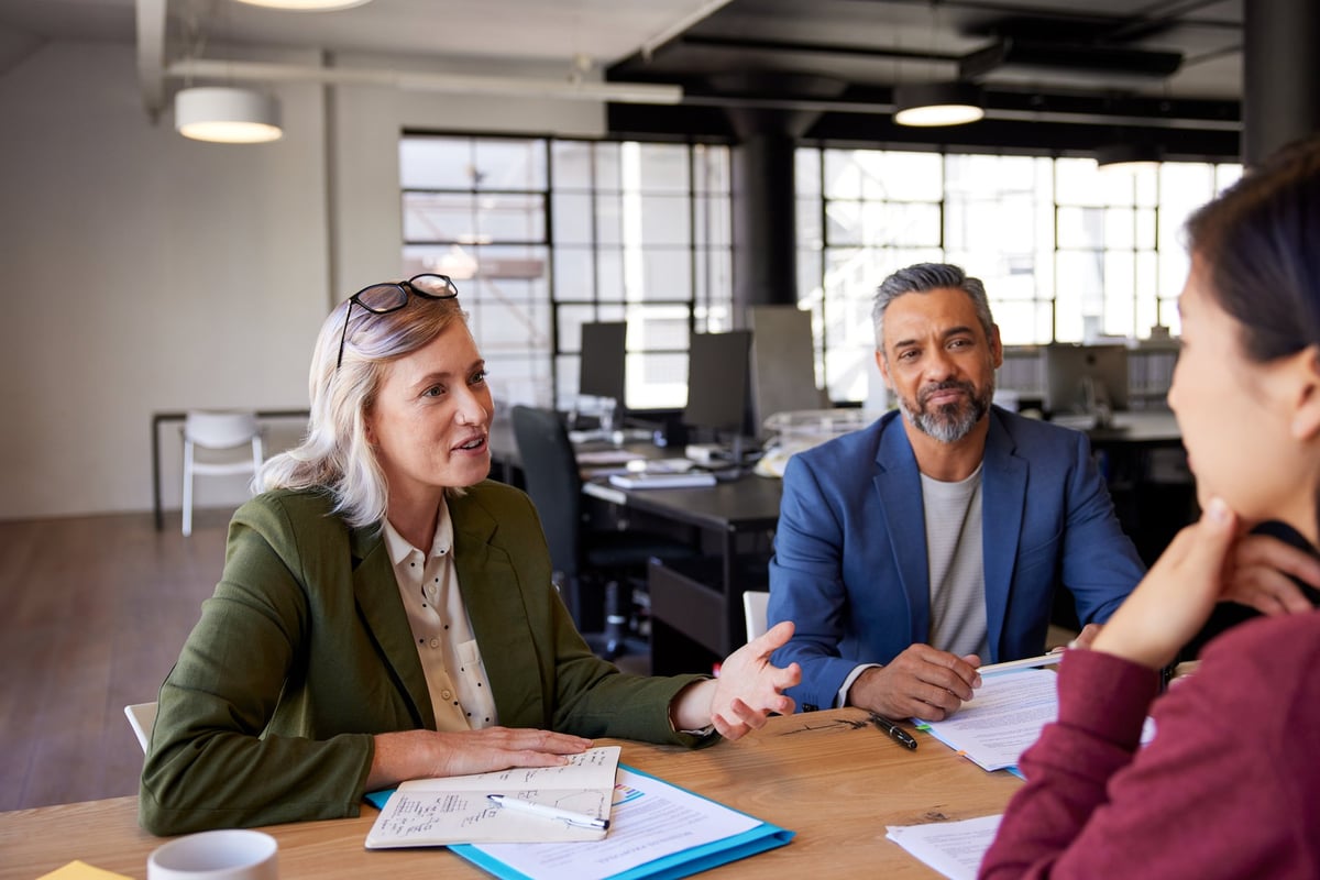 Recruiter en kandidaat in gesprek
